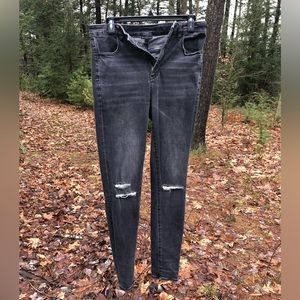 American Eagle Gray/Black Ripped Jeans (Size 8 Long)